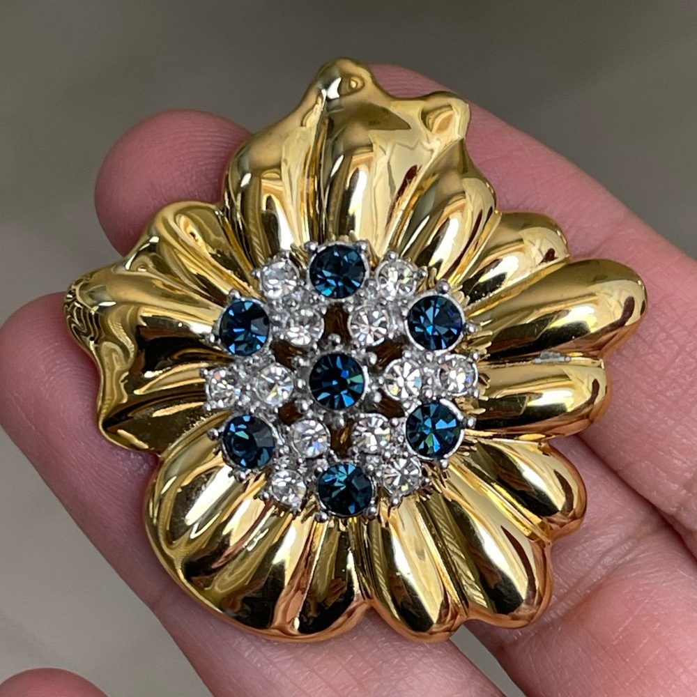 Signed large Bold Elegance crystal gold tone flower brooch
